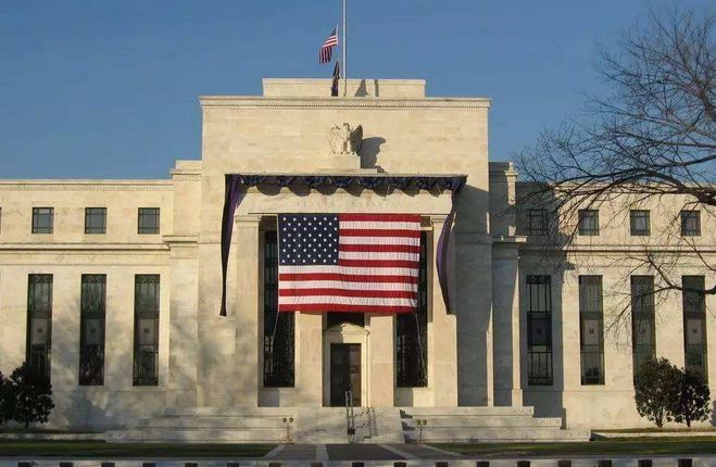 美联储维持利率不变 点阵图继续暗示今年将降息2次